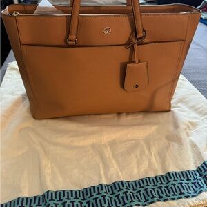 Tory Burch Robinson Tote. GENTLY USED